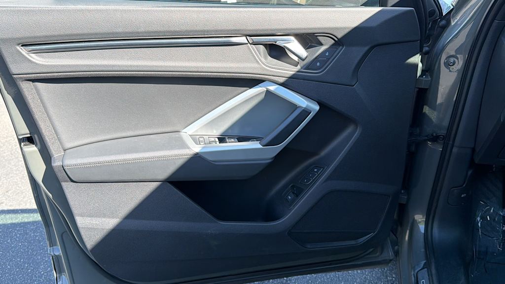 Thumbnail: 2022 Audi Q3 - 26