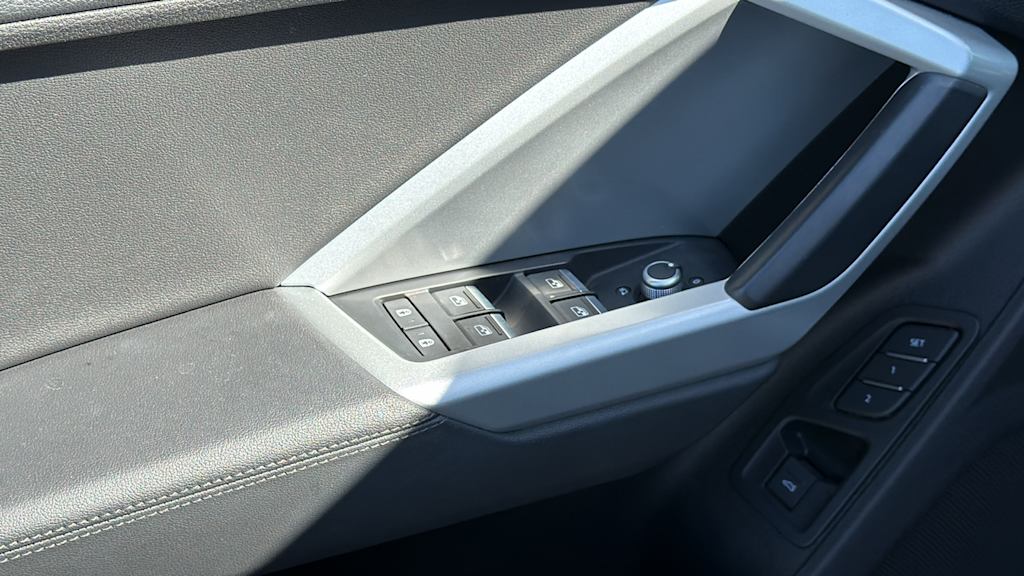 Thumbnail: 2022 Audi Q3 - 25
