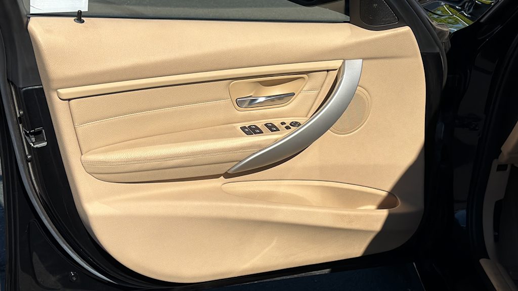 Thumbnail: 2013 BMW 3 Series - 28