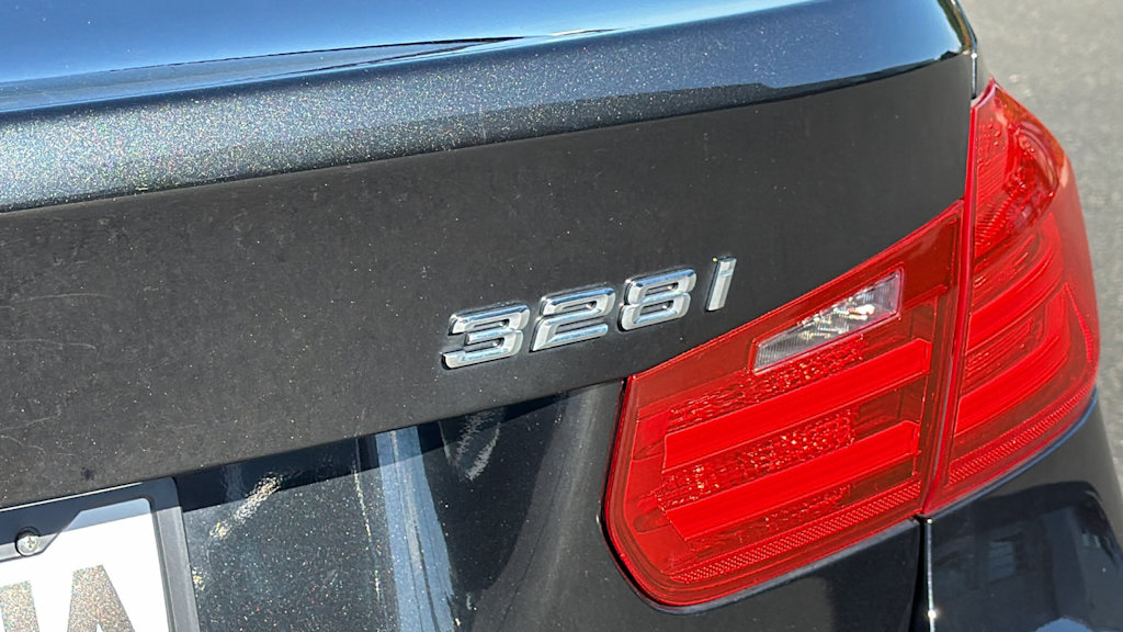 Thumbnail: 2013 BMW 3 Series - 30