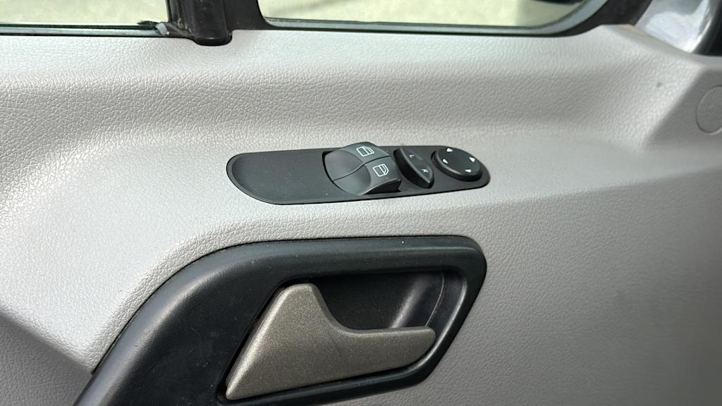 Thumbnail: 2015 Mercedes-Benz Sprinter - 25