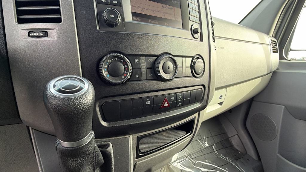 Thumbnail: 2015 Mercedes-Benz Sprinter - 20