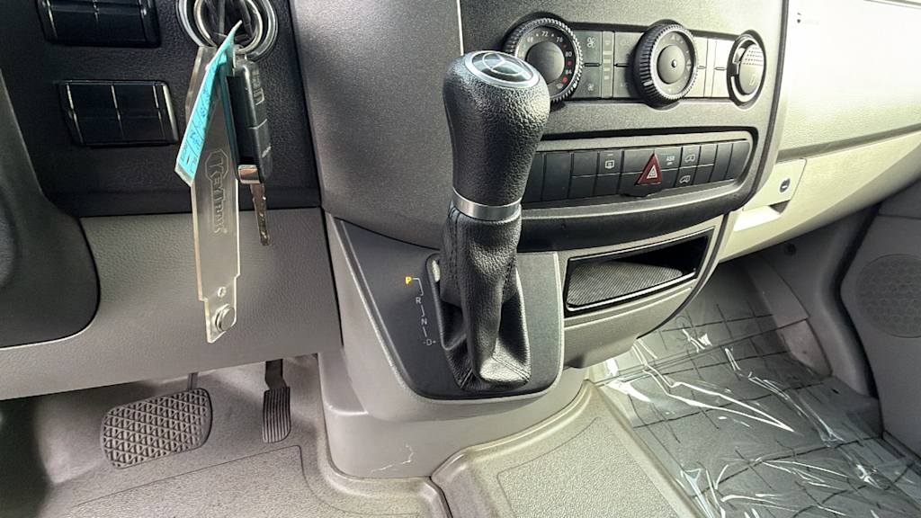 Thumbnail: 2015 Mercedes-Benz Sprinter - 11