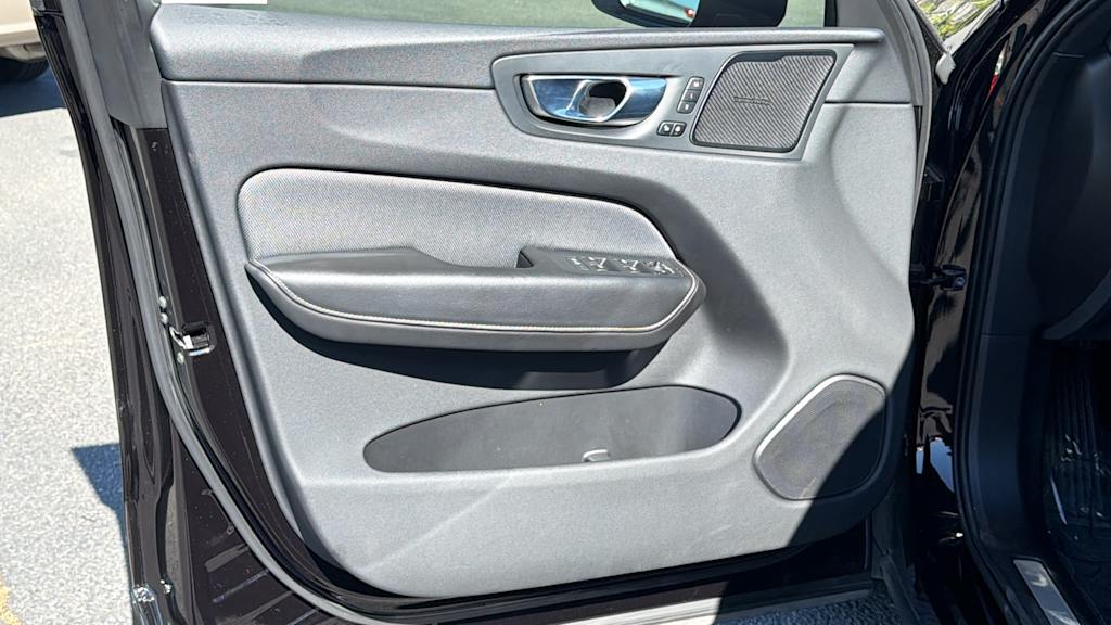 Thumbnail: 2020 Volvo XC60 - 28