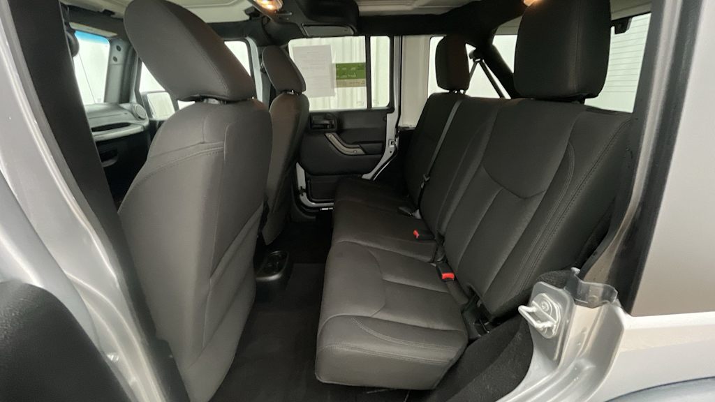 2017 Jeep Wrangler Unlimited Sport 14
