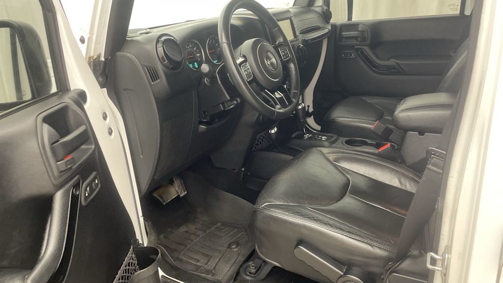 Thumbnail: 2015 Jeep Wrangler - 9