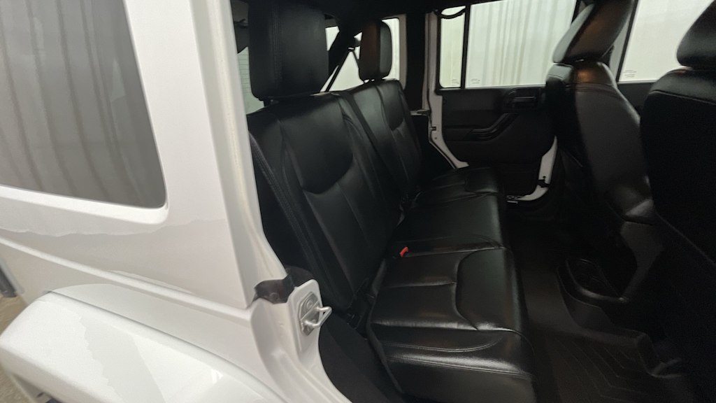 Thumbnail: 2015 Jeep Wrangler - 21