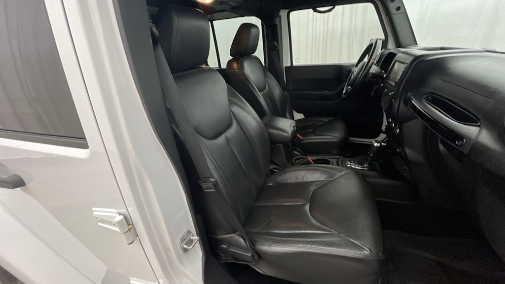 Thumbnail: 2015 Jeep Wrangler - 22