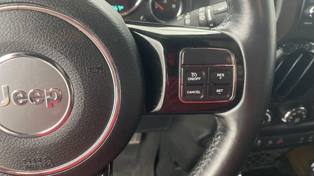Thumbnail: 2015 Jeep Wrangler - 24