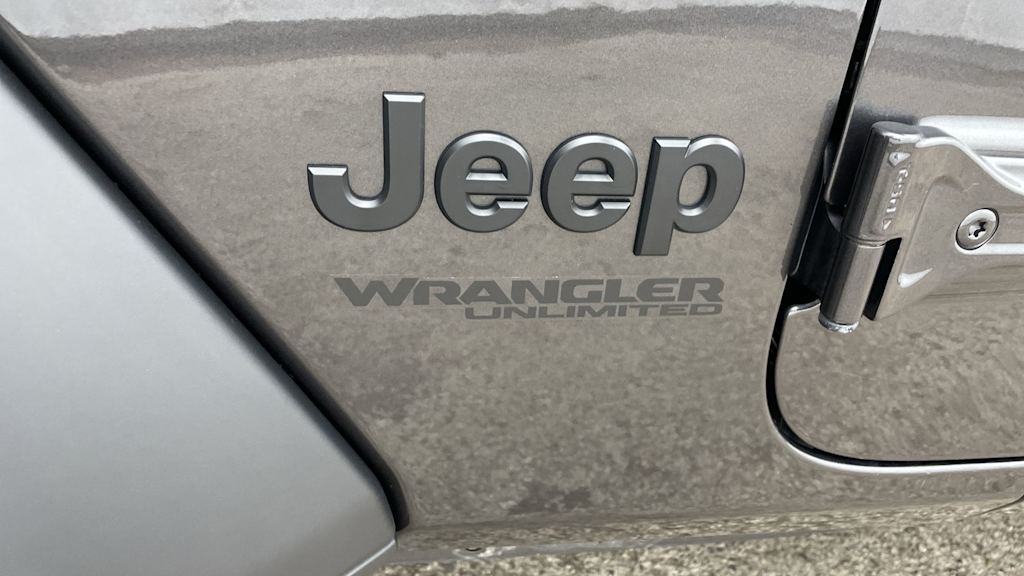 Thumbnail: 2022 Jeep Wrangler - 37