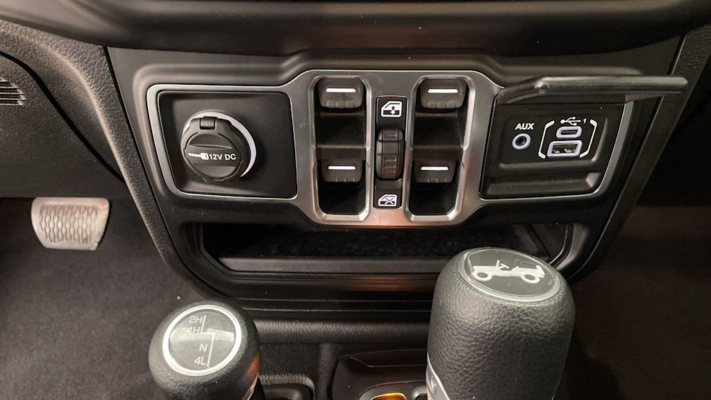 Thumbnail: 2020 Jeep Wrangler - 29