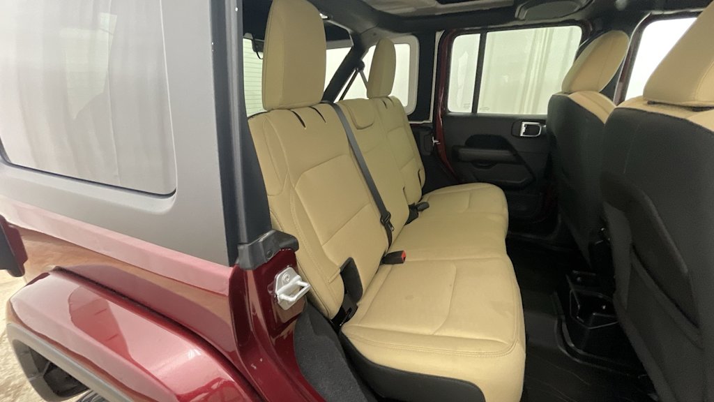 2021 Jeep Wrangler Unlimited Sahara 23