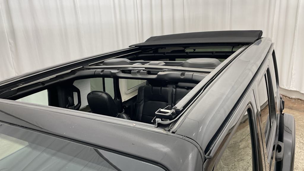 Thumbnail: 2022 Jeep Wrangler - 41