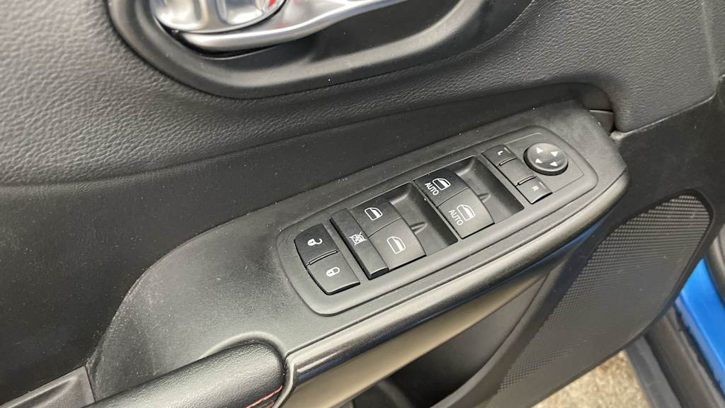 Thumbnail: 2019 Jeep Cherokee - 20