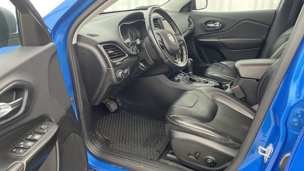 Thumbnail: 2019 Jeep Cherokee - 10