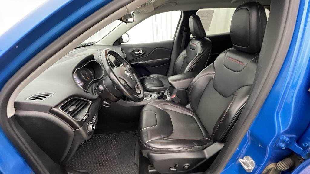 Thumbnail: 2019 Jeep Cherokee - 11