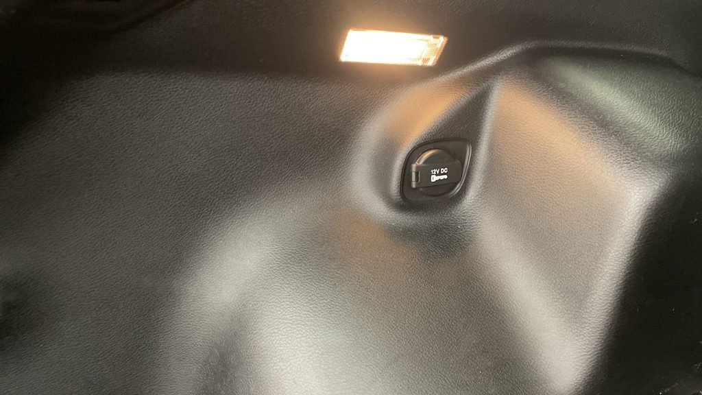 Thumbnail: 2019 Jeep Cherokee - 18