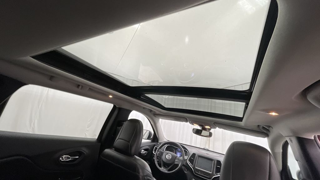 Thumbnail: 2020 Jeep Cherokee - 24