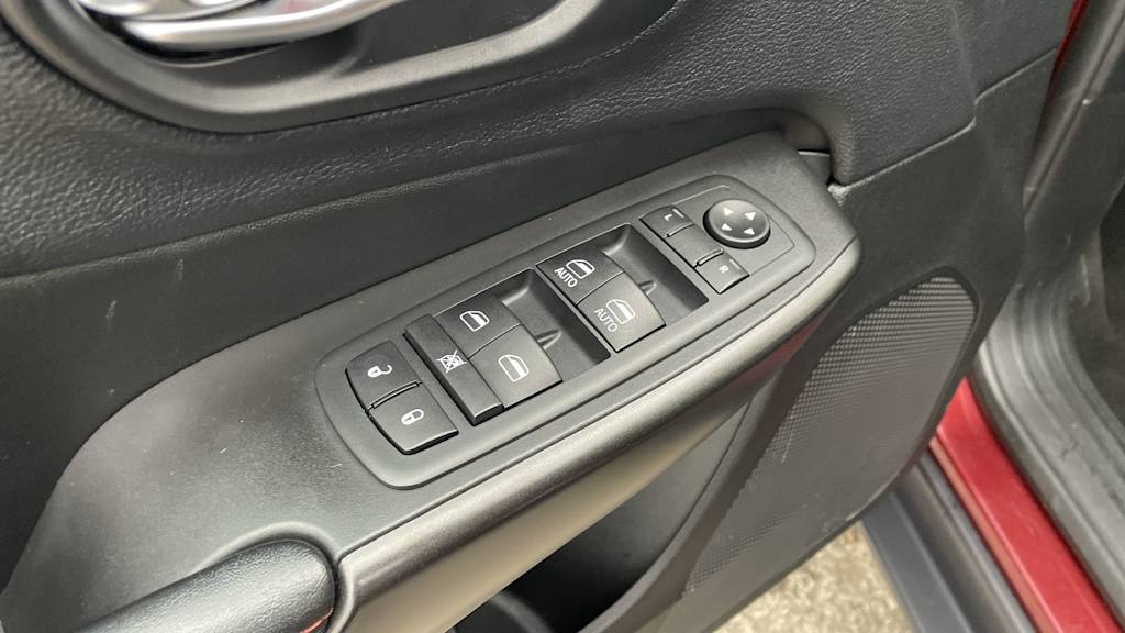 Thumbnail: 2020 Jeep Cherokee - 21