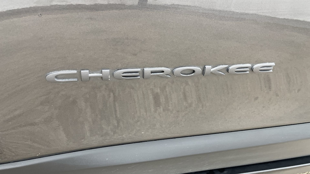 Thumbnail: 2018 Jeep Cherokee - 43
