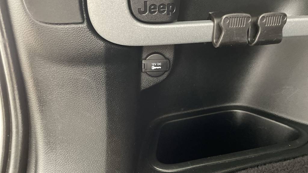 Thumbnail: 2018 Jeep Cherokee - 36
