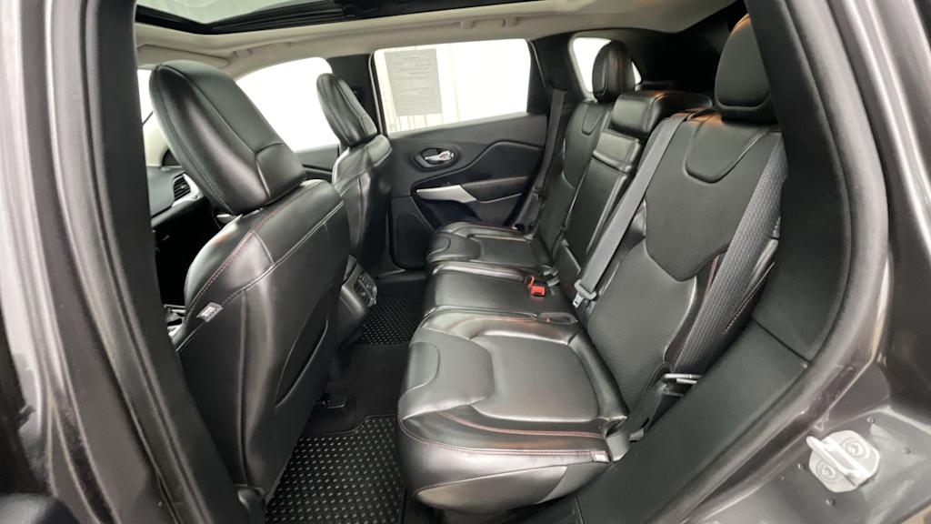 Thumbnail: 2018 Jeep Cherokee - 12