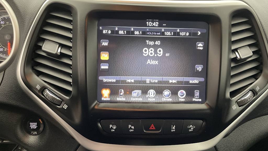 Thumbnail: 2018 Jeep Cherokee - 30