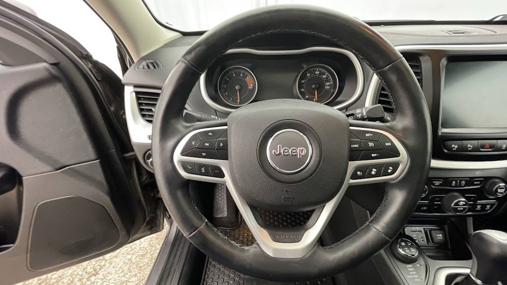 Thumbnail: 2018 Jeep Cherokee - 13