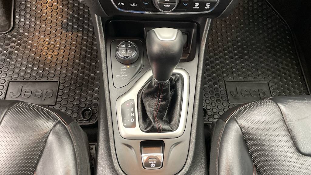 Thumbnail: 2018 Jeep Cherokee - 32