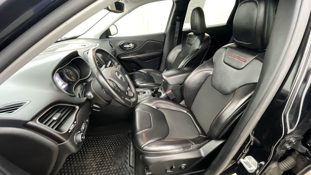 Thumbnail: 2020 Jeep Cherokee - 11