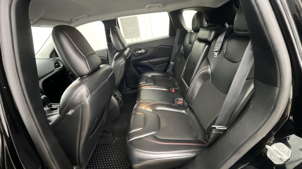 Thumbnail: 2020 Jeep Cherokee - 12