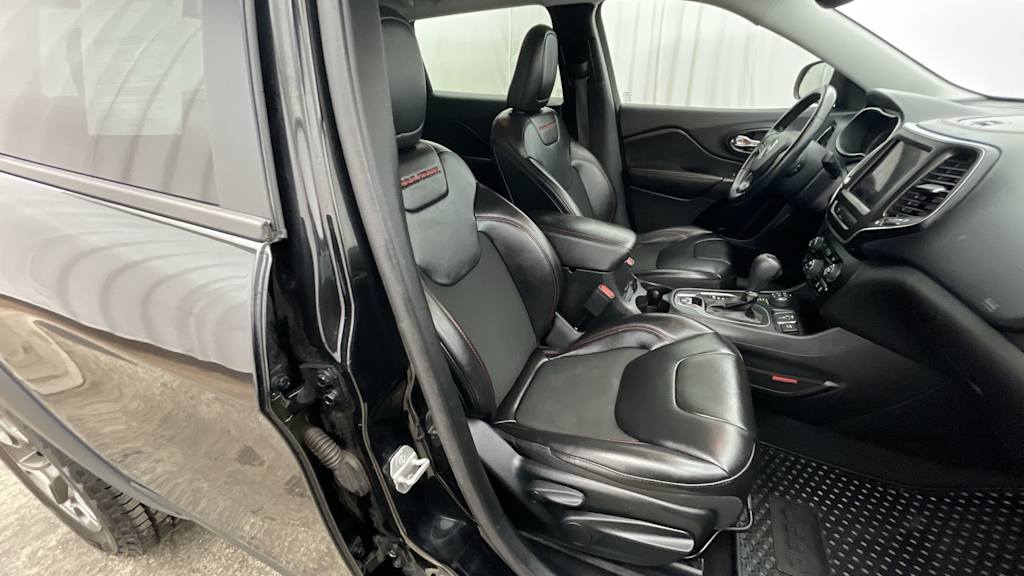 Thumbnail: 2020 Jeep Cherokee - 22