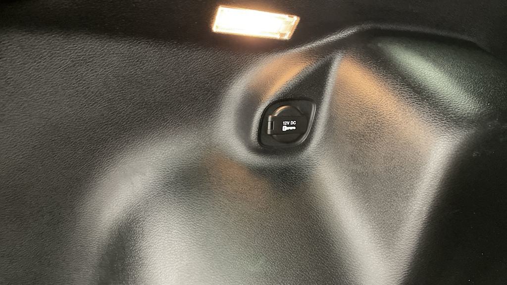 Thumbnail: 2020 Jeep Cherokee - 32