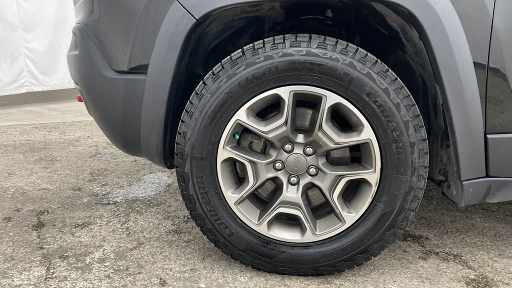 Thumbnail: 2020 Jeep Cherokee - 7