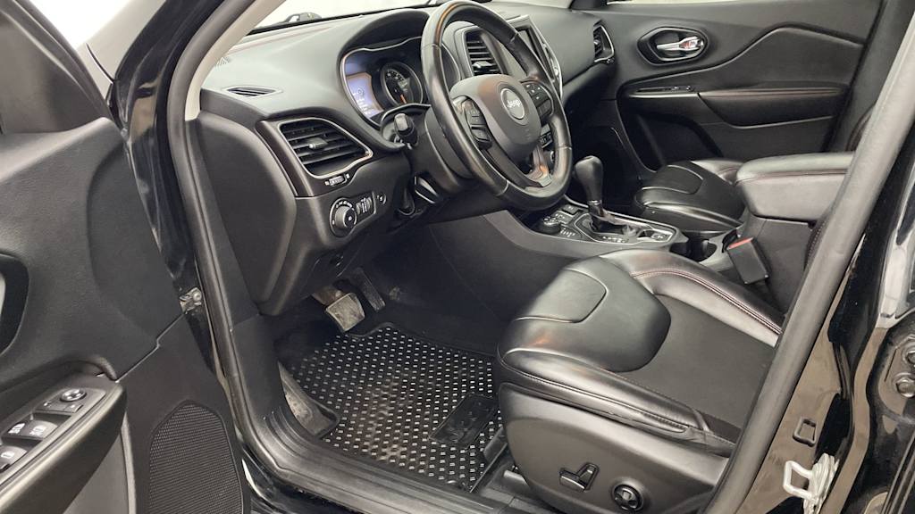 Thumbnail: 2020 Jeep Cherokee - 10