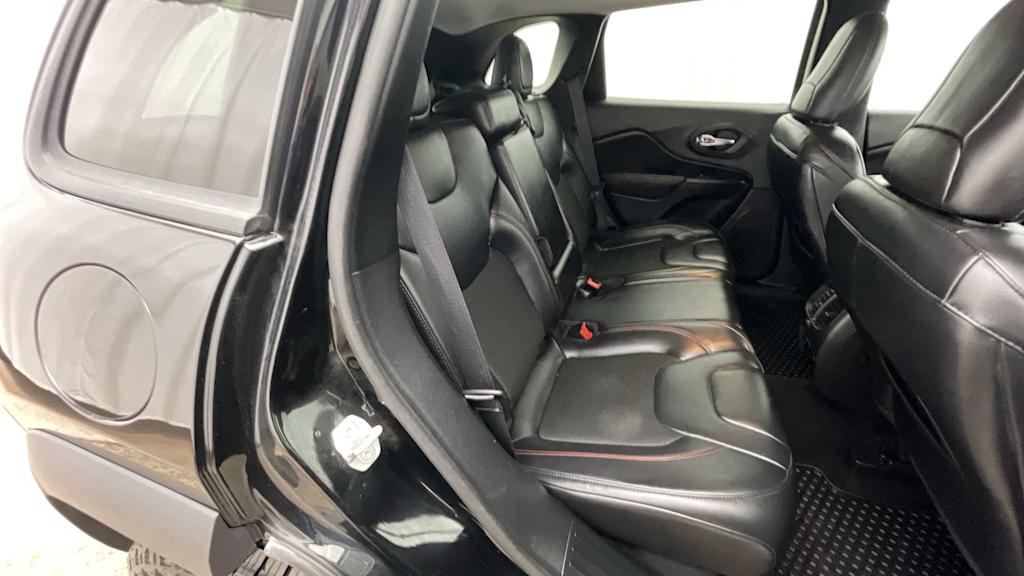 Thumbnail: 2020 Jeep Cherokee - 21