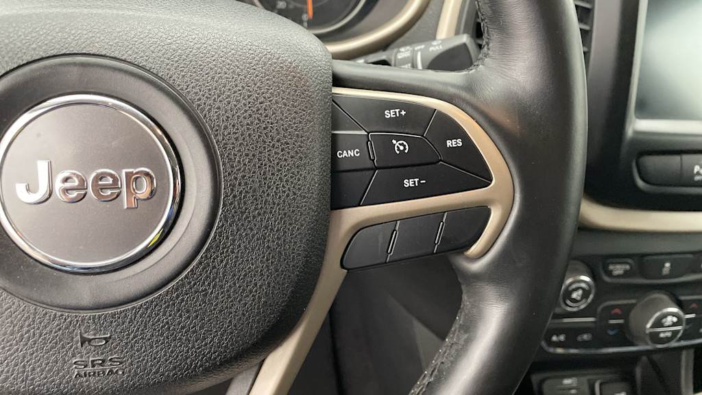 Thumbnail: 2018 Jeep Cherokee - 24