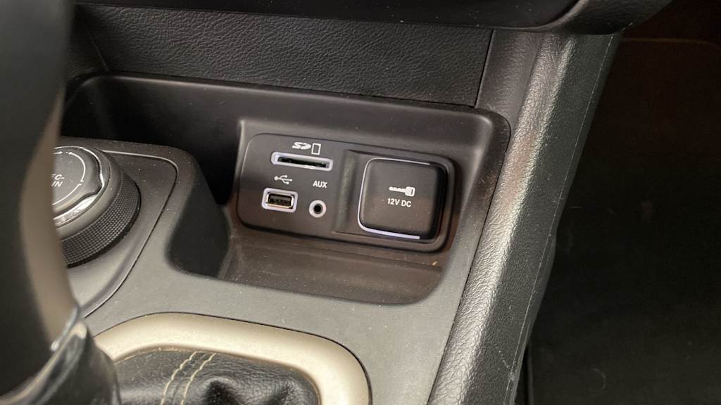 Thumbnail: 2018 Jeep Cherokee - 28