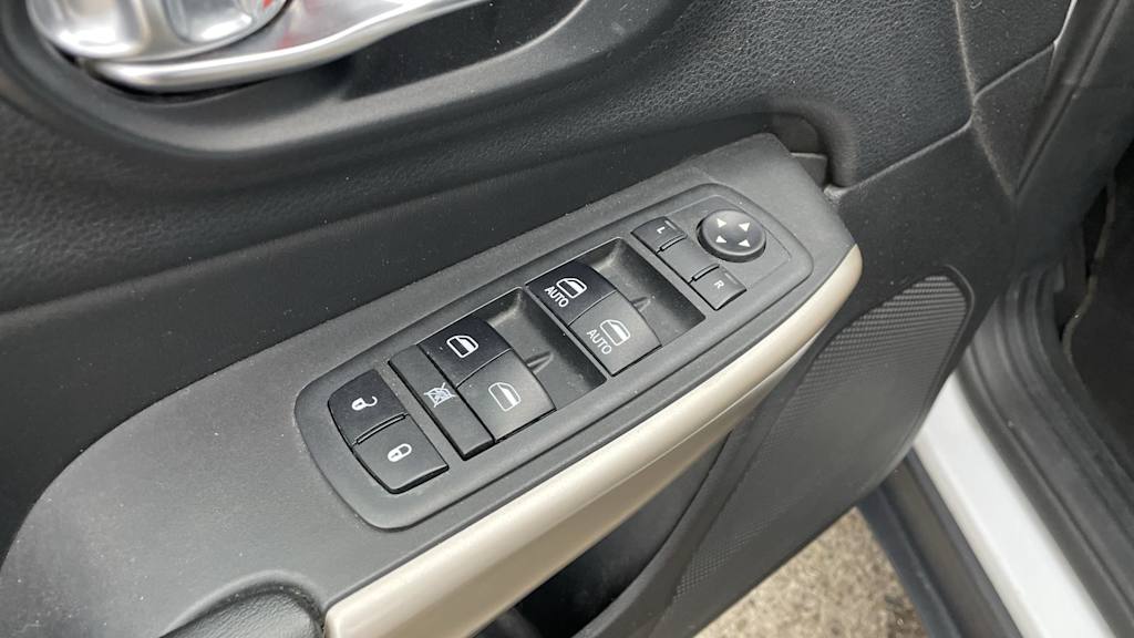 Thumbnail: 2018 Jeep Cherokee - 19