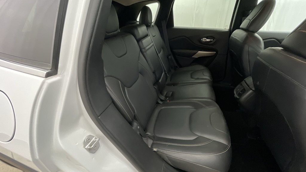 Thumbnail: 2018 Jeep Cherokee - 21