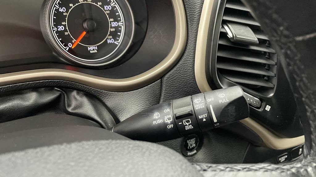 Thumbnail: 2015 Jeep Cherokee - 28