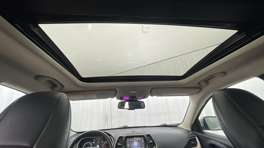 Thumbnail: 2015 Jeep Cherokee - 22