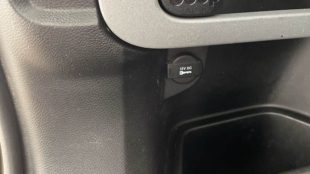 Thumbnail: 2015 Jeep Cherokee - 37