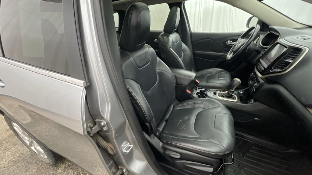 Thumbnail: 2015 Jeep Cherokee - 25