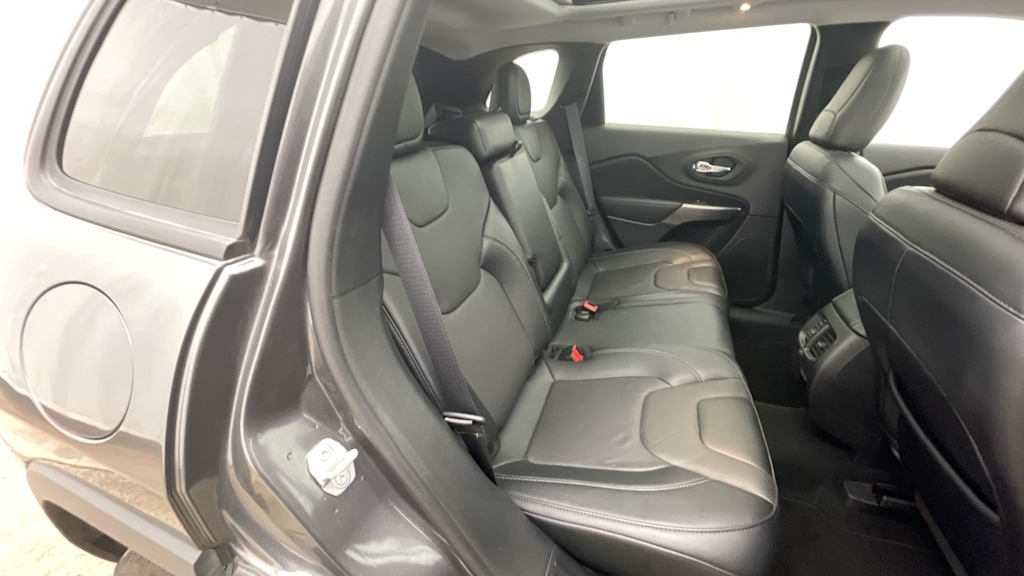 Thumbnail: 2022 Jeep Cherokee - 22