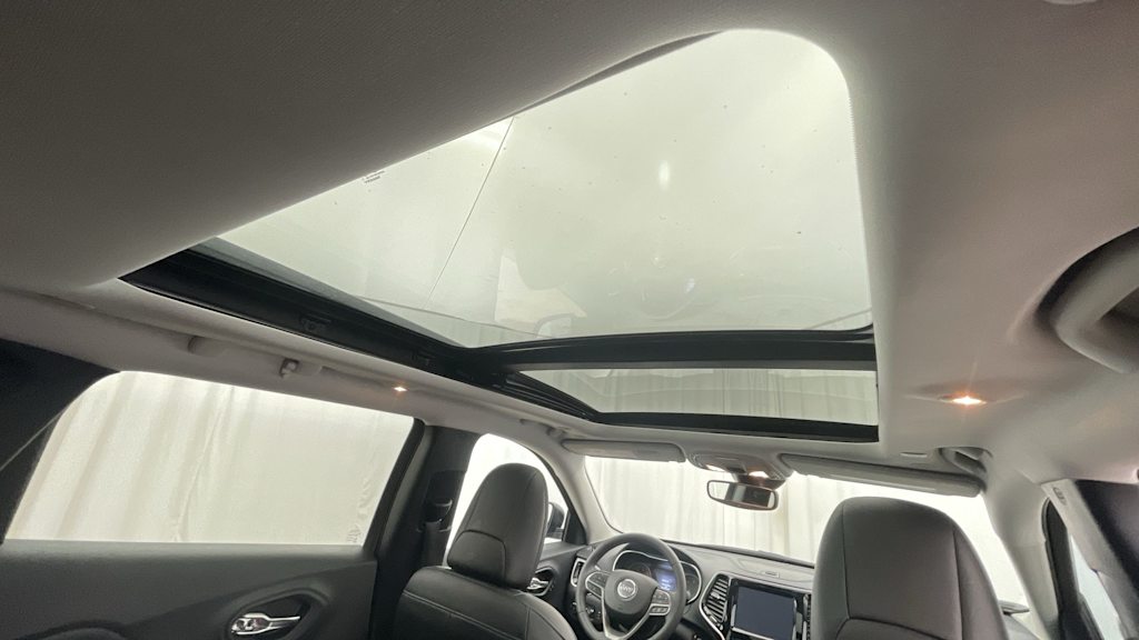 Thumbnail: 2022 Jeep Cherokee - 23