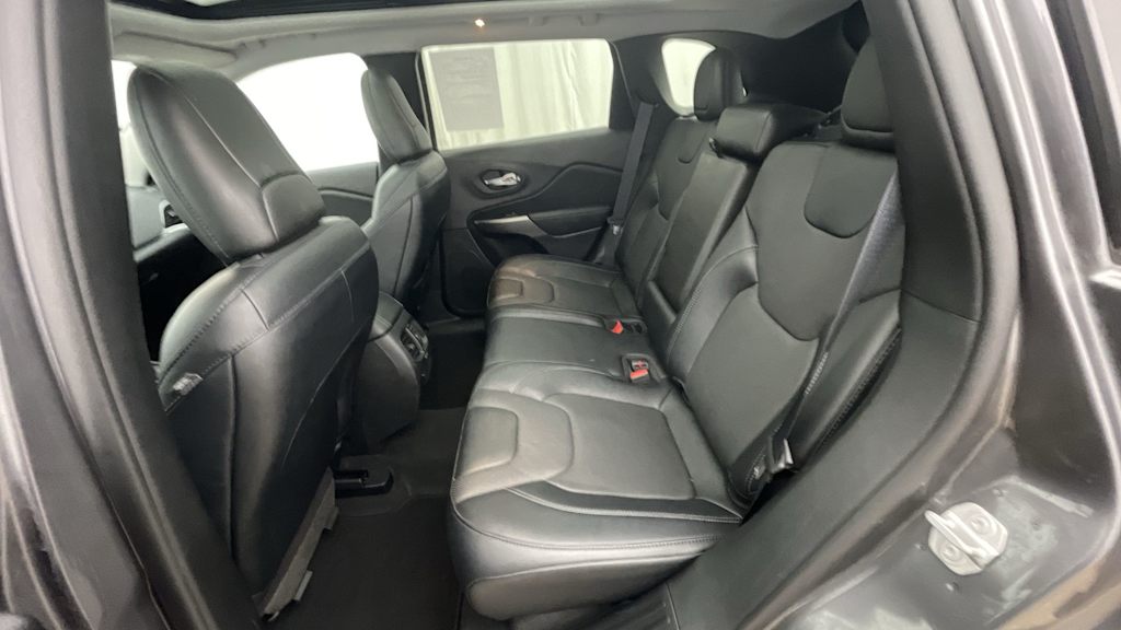 Thumbnail: 2022 Jeep Cherokee - 12