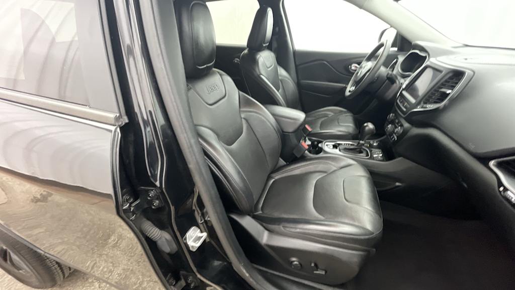 Thumbnail: 2023 Jeep Cherokee - 23