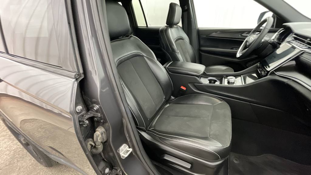 Thumbnail: 2024 Jeep Grand Cherokee - 24