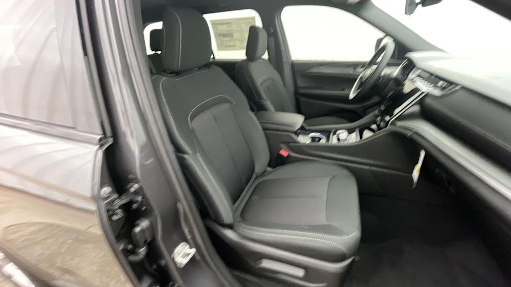Thumbnail: 2026 Jeep Grand Cherokee - 23